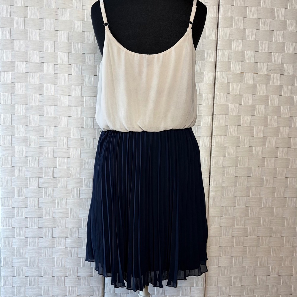 I.N. San Francisco Cami Mini Dress Cream Navy Blue Pleated Chiffon Size Medium - Picture 4 of 10